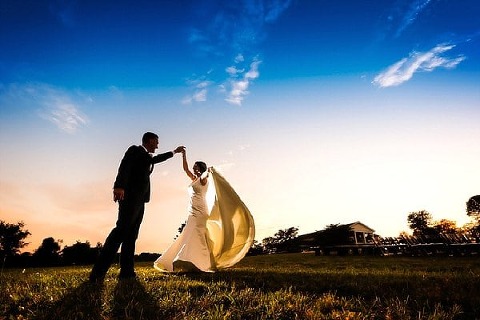 Beautiful Backyard Wedding || Be Photography || Charm City Wed || www.charmcitywed.com