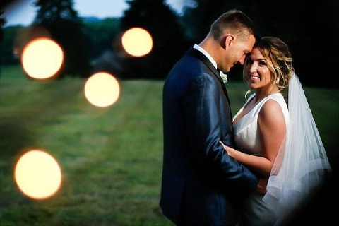 Beautiful Backyard Wedding || Be Photography || Charm City Wed || www.charmcitywed.com