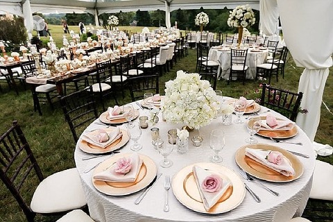 Beautiful Backyard Wedding || Be Photography || Charm City Wed || www.charmcitywed.com