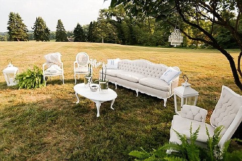 Beautiful Backyard Wedding || Be Photography || Charm City Wed || www.charmcitywed.com