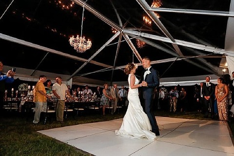 Beautiful Backyard Wedding || Be Photography || Charm City Wed || www.charmcitywed.com