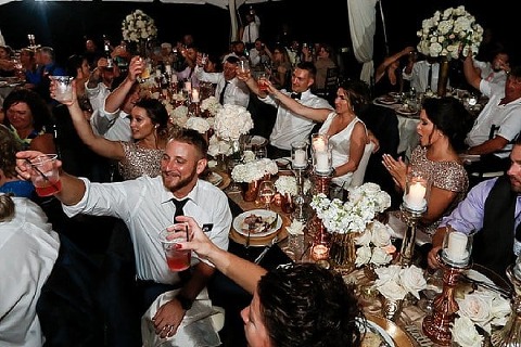 Beautiful Backyard Wedding || Be Photography || Charm City Wed || www.charmcitywed.com