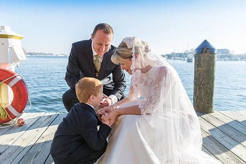 Chart House Wedding || Happy Little Life Photography || Charm City Wed || www.charmcitywed.com