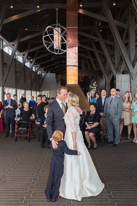 Chart House Wedding || Happy Little Life Photography || Charm City Wed || www.charmcitywed.com