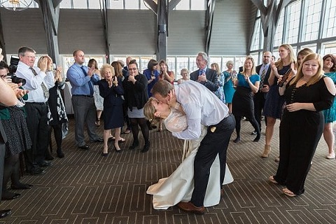 Chart House Wedding || Happy Little Life Photography || Charm City Wed || www.charmcitywed.com