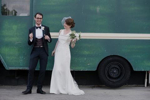 Festive Baltimore Museum of Industry Wedding || Love Life Images || Charm City Wed || www.charmcitywed.com