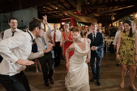 Festive Baltimore Museum of Industry Wedding || Love Life Images || Charm City Wed || www.charmcitywed.com
