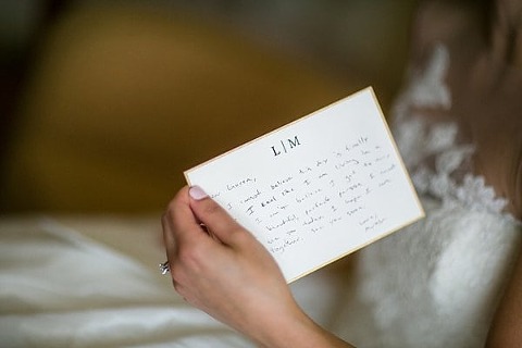 George Peabody Library wedding || Artful Weddings || Charm City Wed || www.charmcitywed.com