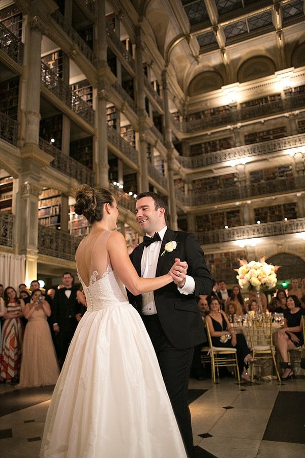 George Peabody Library wedding || Artful Weddings || Charm City Wed || www.charmcitywed.com George Peabody Library wedding || Artful Weddings || Charm City Wed || www.charmcitywed.com