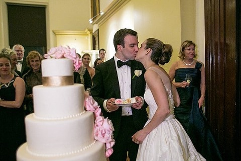 George Peabody Library wedding || Artful Weddings || Charm City Wed || www.charmcitywed.com