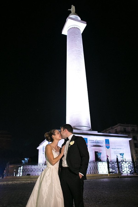 George Peabody Library wedding || Artful Weddings || Charm City Wed || www.charmcitywed.com