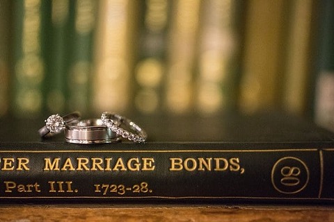 George Peabody Library wedding || Artful Weddings || Charm City Wed || www.charmcitywed.com