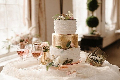 Love Letters Styled Shoot || L.A. Birdie Photography || Charm City Wed || www.charmcitywed.com