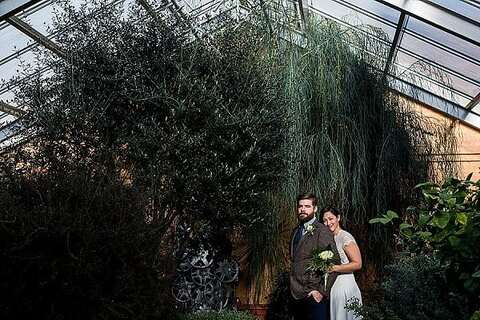 Rawlings Conservatory Wedding Vow Renewal || Kirsten Smith Photography || Charm City Wed || www.charmcitywed.com