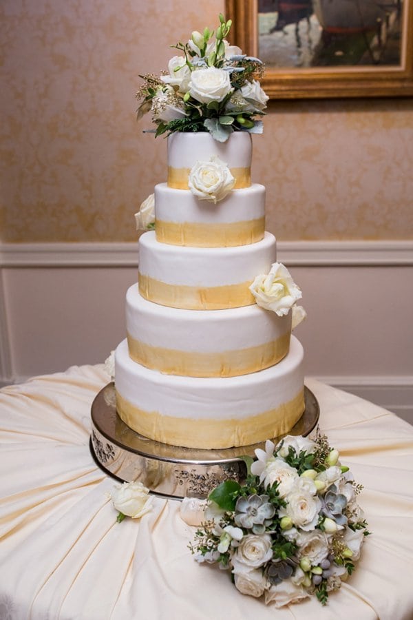 Chevy Chase Country Club Wedding || Olivia Jacob Photography || Charm City Wed || www.charmcitywed.com Chevy Chase Country Club Wedding || Olivia Jacob Photography || Charm City Wed || www.charmcitywed.com