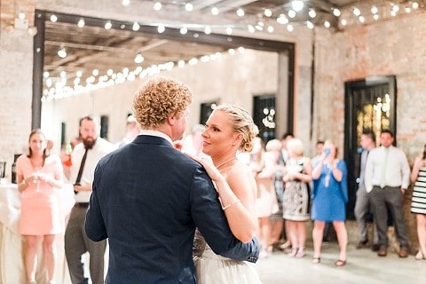 Mt. Washington Mill Dye House Wedding || Britney Clause Photography || Charm City Wed || www.charmcitywed.com