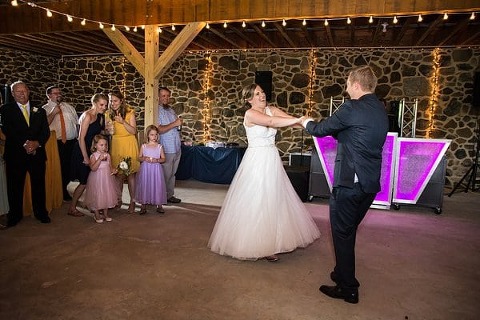 Vineyards of Marys Meadow Wedding || Lindsay Eileen Photography || Charm City Wed || www.charmcitywed.com