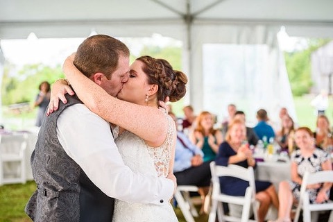 Weatherly Farm Wedding || Gonzalez J. Photography || Charm City Wed || www.charmcitywed.com