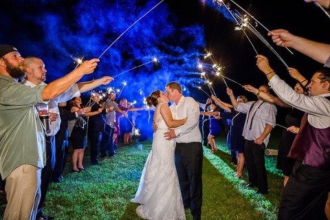 Weatherly Farm Wedding || Gonzalez J. Photography || Charm City Wed || www.charmcitywed.com