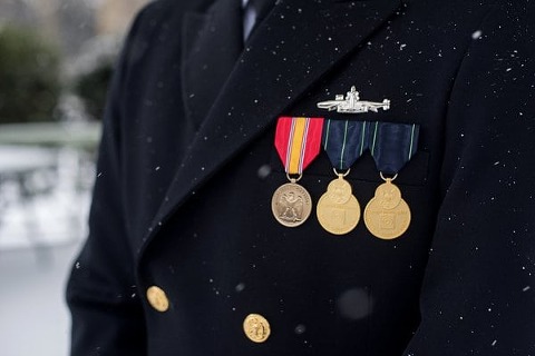 Winter Naval Academy Wedding || Photography by Tracie || Charm City Wed || www.charmcitywed.com