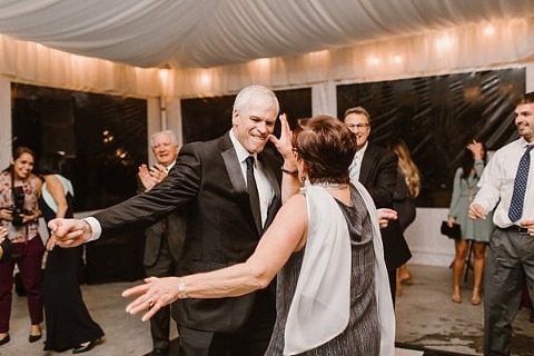 Lovely Historic Londontown Wedding || Kate Ann Photography || Charm City Wed || www.charmcitywed.com