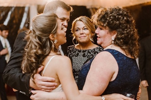 Lovely Historic Londontown Wedding || Kate Ann Photography || Charm City Wed || www.charmcitywed.com