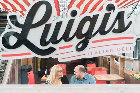 Hampden Engagement Session || Meghan Elizabeth Photography || Charm City Wed || www.charmcitywed.com