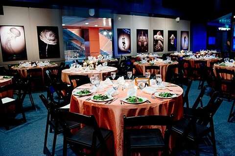 National Aquarium Wedding || Rachel Smith Photography || Charm City Wed || www.charmcitywed.com