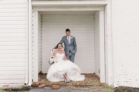 Barn at Springfield Farm Wedding || L.A. Birdie Photography || Charm City Wed || www.charmcitywed.com
