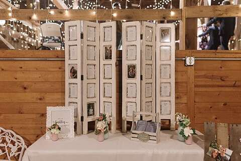 Barn at Springfield Farm Wedding || L.A. Birdie Photography || Charm City Wed || www.charmcitywed.com