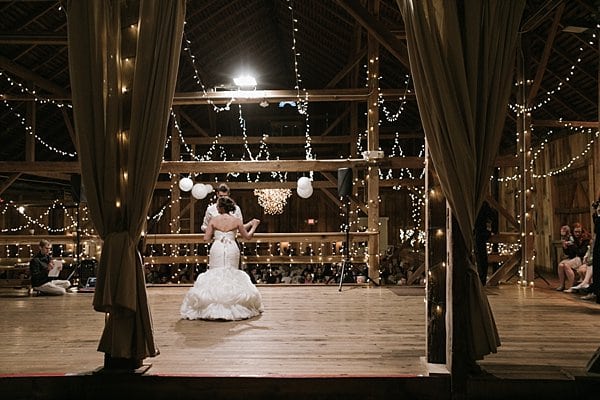Barn at Springfield Farm Wedding || L.A. Birdie Photography || Charm City Wed || www.charmcitywed.com