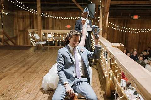 Barn at Springfield Farm Wedding || L.A. Birdie Photography || Charm City Wed || www.charmcitywed.com