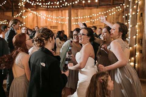 Barn at Springfield Farm Wedding || L.A. Birdie Photography || Charm City Wed || www.charmcitywed.com