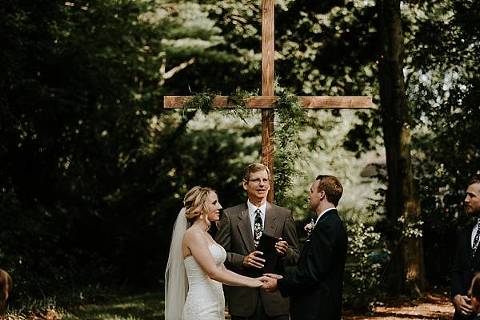 Backyard Wedding || Bekah Kay Creative Photography || Charm City Wed || www.charmcitywed.com