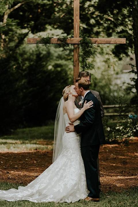 Backyard Wedding || Bekah Kay Creative Photography || Charm City Wed || www.charmcitywed.com