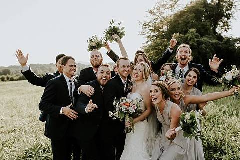 Backyard Wedding || Bekah Kay Creative Photography || Charm City Wed || www.charmcitywed.com