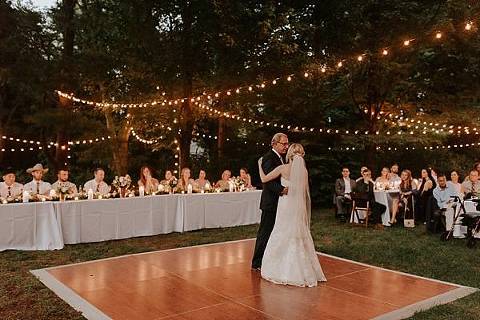 Backyard Wedding || Bekah Kay Creative Photography || Charm City Wed || www.charmcitywed.com