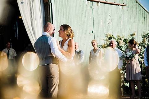 Rustic Barn Chic Wedding || Montegu Meadows Westminster, MD || Jennifer Simmons Photography || www.charmcitywed.com