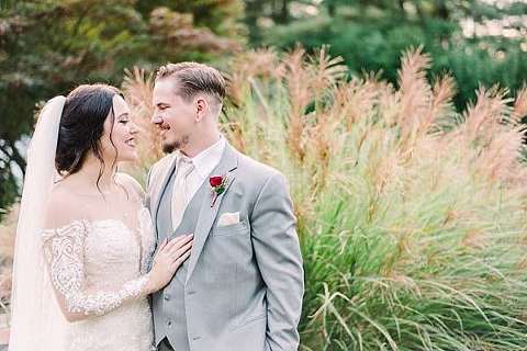 Backyard Wedding Elkridge Maryland || Megan Elizabeth Photography || Charm City Wed || www.charmcitywed.com