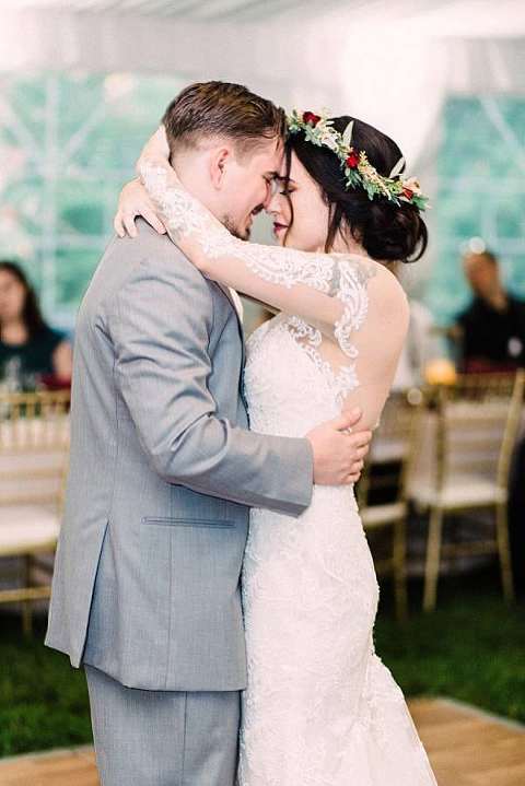 Backyard Wedding Elkridge Maryland || Megan Elizabeth Photography || Charm City Wed || www.charmcitywed.com