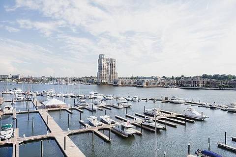 Legg Mason Tower Baltimore Wedding || Urban Row Photography || Charm City Wed || www.charmcitywed.com