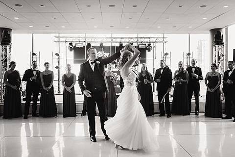 Legg Mason Tower Baltimore Wedding || Urban Row Photography || Charm City Wed || www.charmcitywed.com