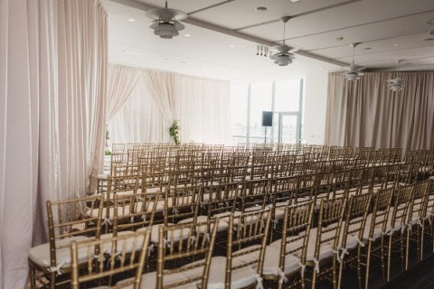 Legg Mason Tower Baltimore Wedding || Urban Row Photography || Charm City Wed || www.charmcitywed.com
