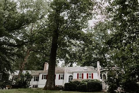 Outdoor Estate Baltimore Wedding || Coral Dove Photography || Charm City Wed